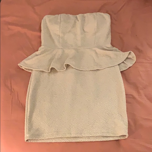 Charlotte Russe Dresses & Skirts - White strapless mini dress with gold shimmer